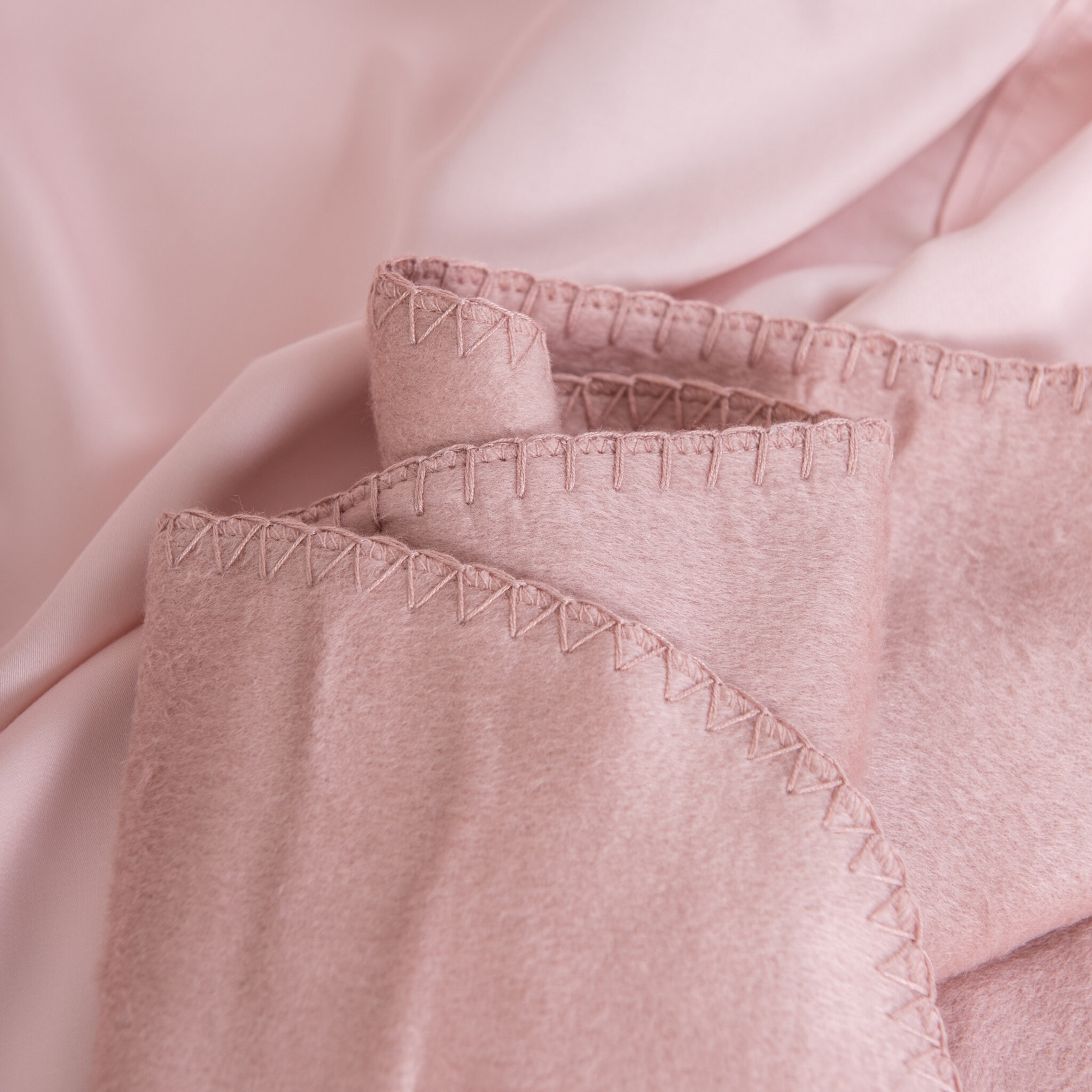 Luxuriously soft pink bamboo blanket
